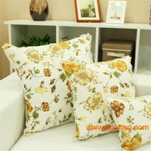 深圳抱枕厂家 精品布艺花纹印花抱枕定制指南